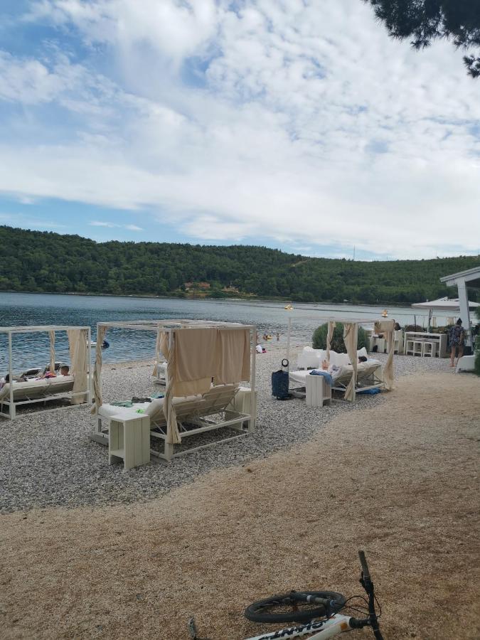Camper For Two Hotel Banjole Exterior photo